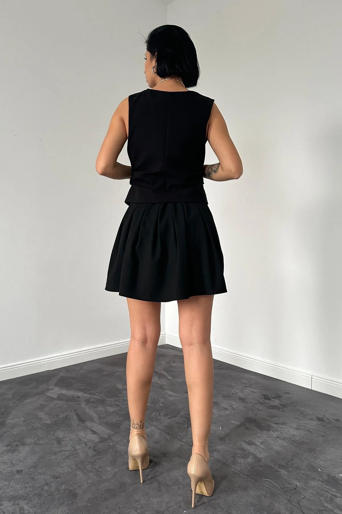 ELS Pleated Mini Skirt - Black - Arden-Arcade
