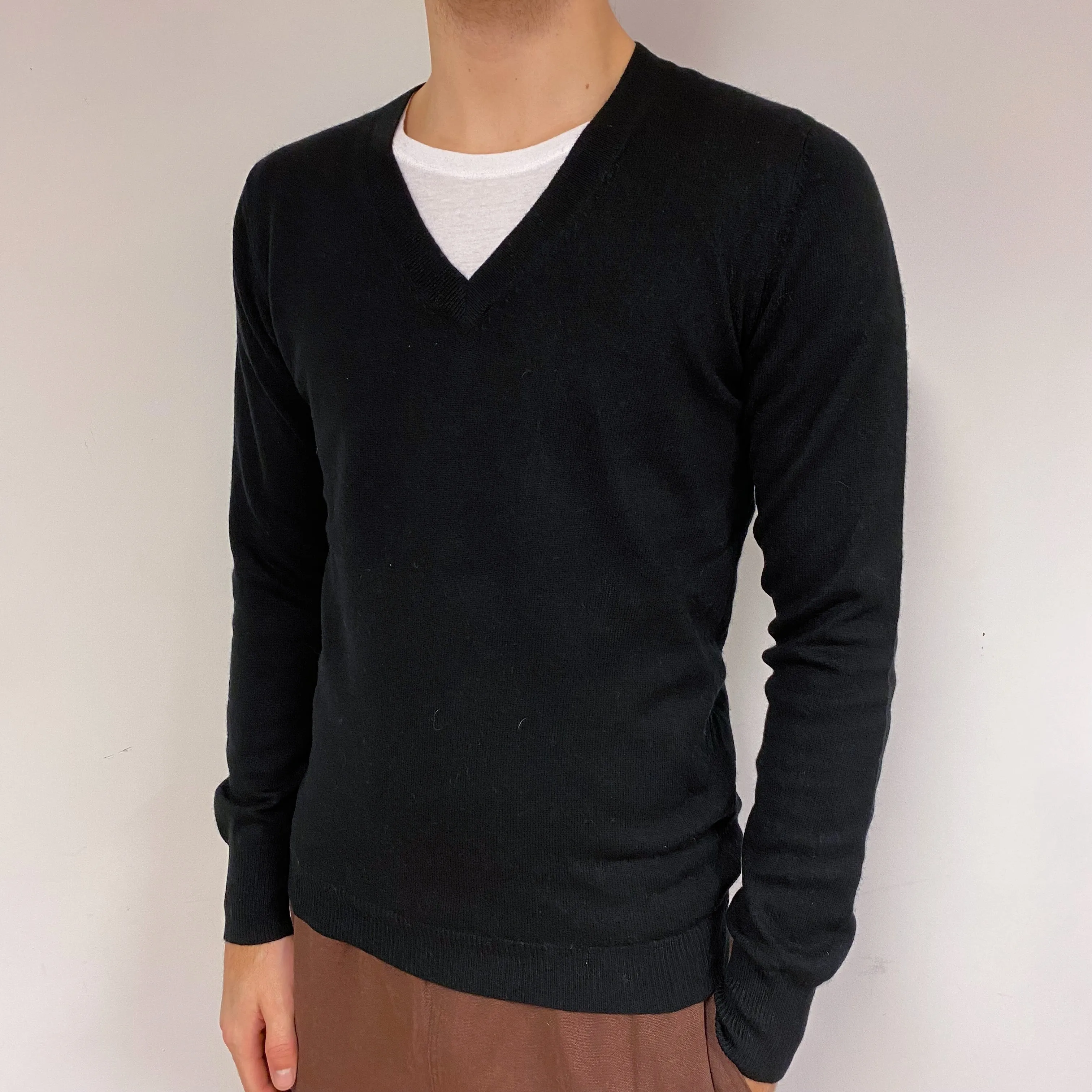 Men’s Black V Neck Jumper Medium