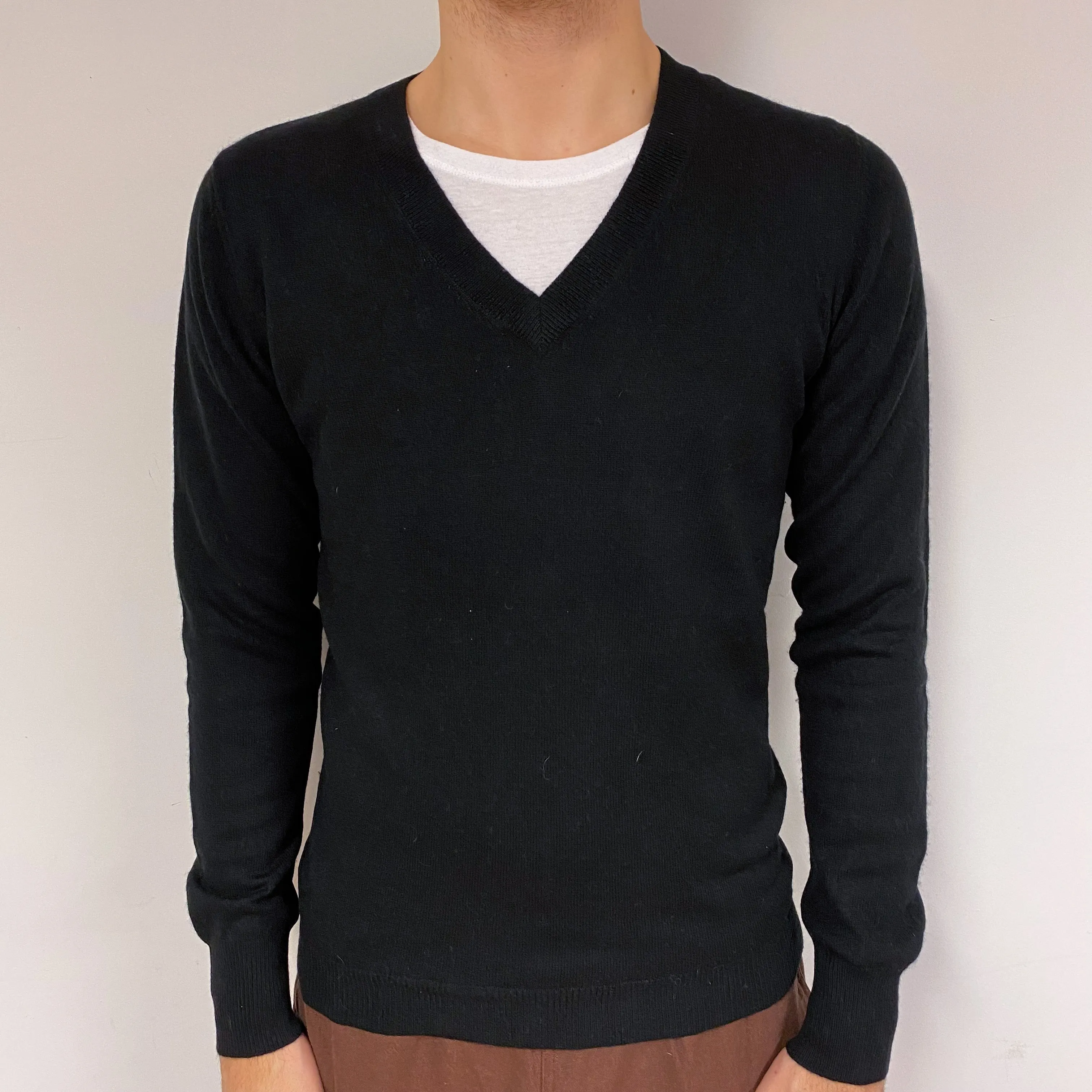 Men’s Black V Neck Jumper Medium